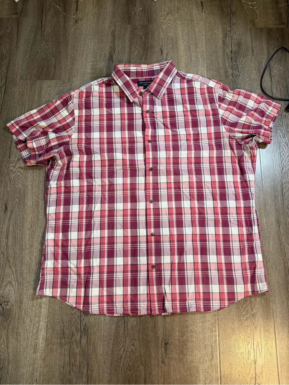 Banana Republic Men's Red and White Plaid Short-Sleeve Button-Down Shirt